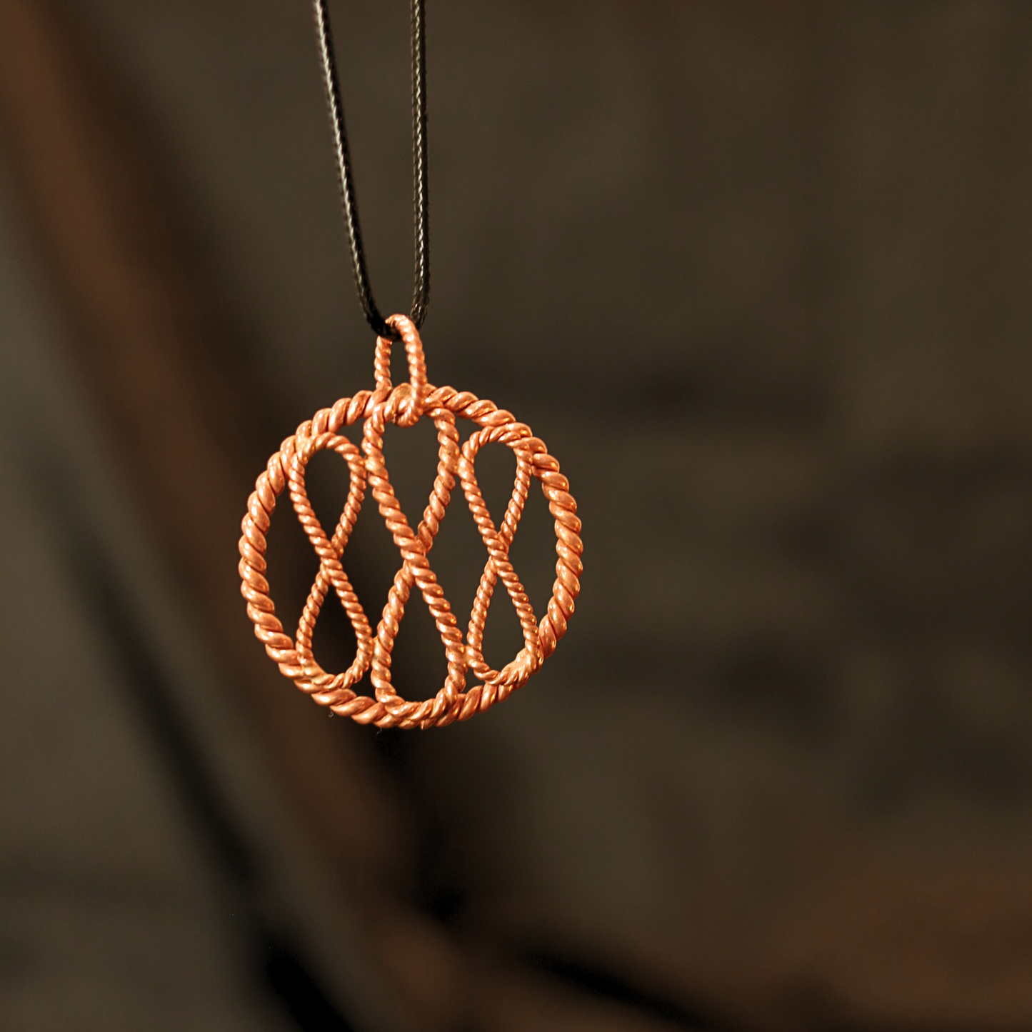Infinity Tensor Pendant – Pure Copper Multi-Frequency Energy Tool (144/177/188 MHz)